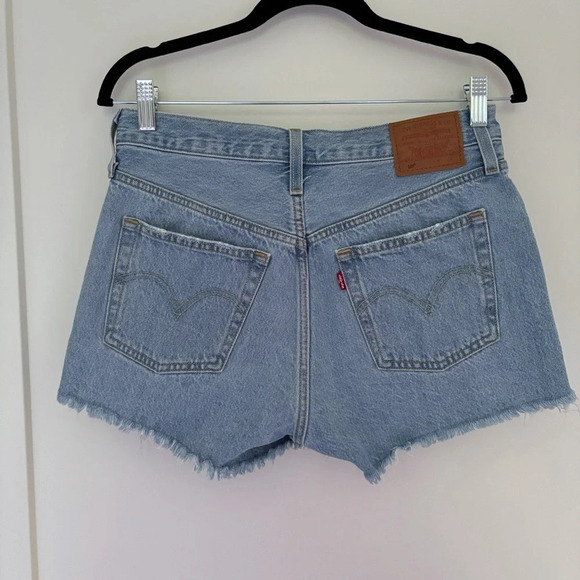 Levi’s Premium 501 Original Fit High Rise Short in Luxor Heat Light Wash Size 28 - Picture 5 of 9